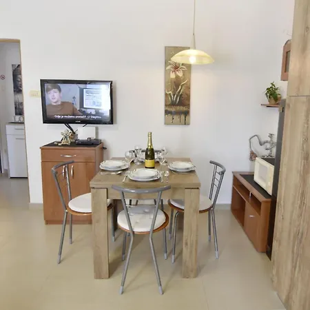 Apartment Comfortable Near Center Umag