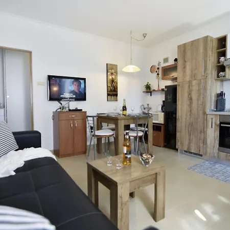 Comfortable Near Center Apartment