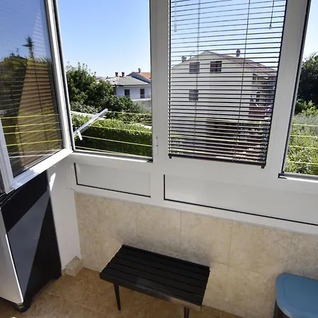 Comfortable Near Center Apartment *