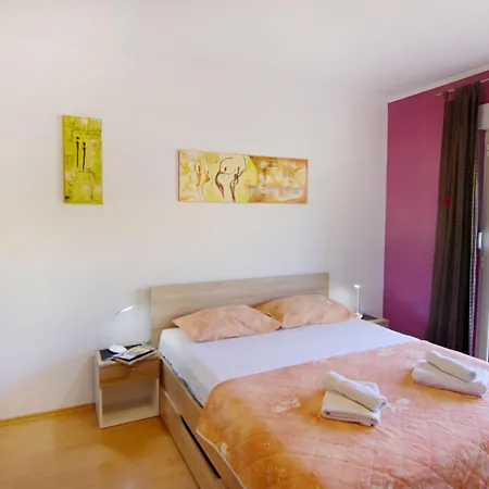 Comfortable Near Center Apartment