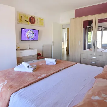 Comfortable Near Center * Umag